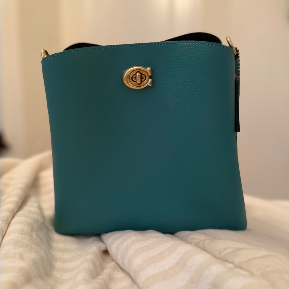 Elegant Teal Leather Shoulder Bag